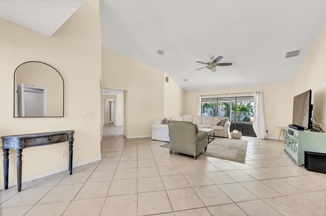 88 Pinehill Trail E, Tequesta FL 33469 - Tequesta, FL - Photo 5