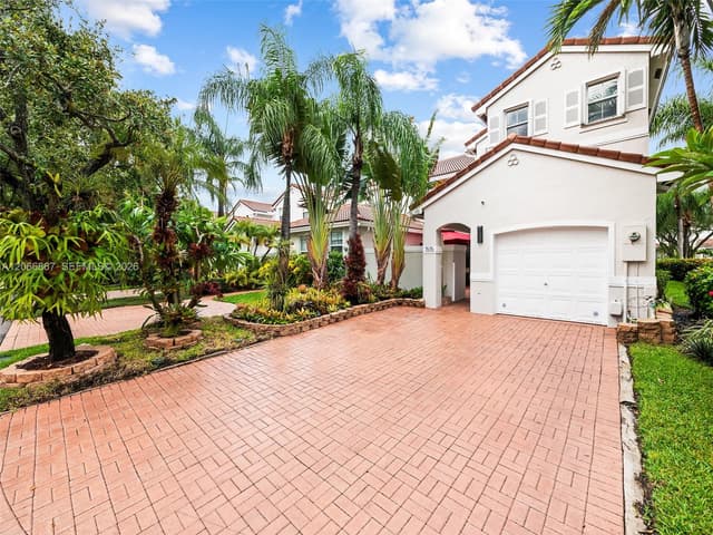 1515 Seagrape Way, Hollywood FL 33019 - Hollywood, FL - Photo 2