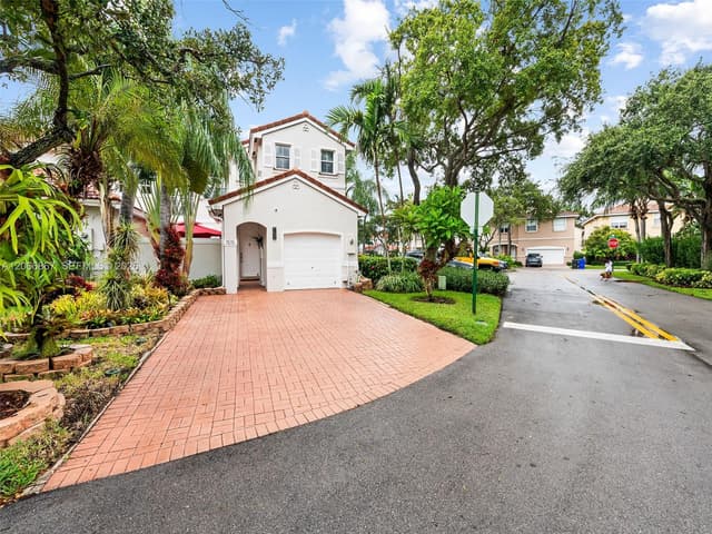 1515 Seagrape Way, Hollywood FL 33019 - Hollywood, FL - Photo 3