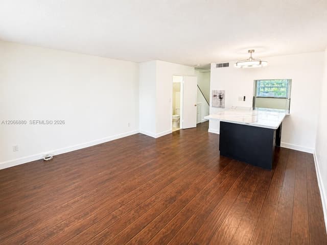 1720 W 75th St, Hialeah FL 33014 - Hialeah, FL - Photo 7