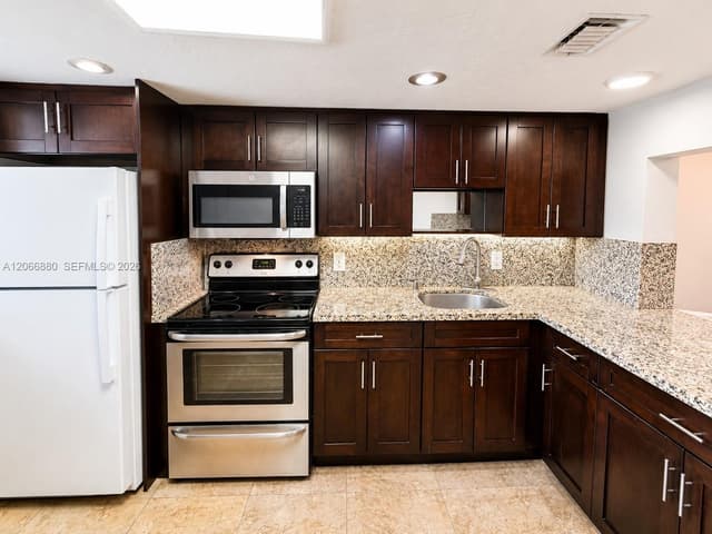 1720 W 75th St, Hialeah FL 33014 - Hialeah, FL - Photo 3