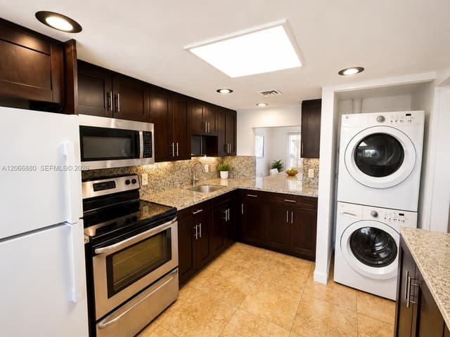 1720 W 75th St, Hialeah FL 33014 - Hialeah, FL - Photo 4