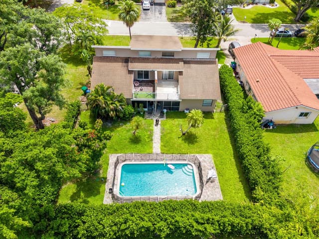 4470 NW 109TH Terrace, Coral Springs FL 33065 - Coral Springs, FL - Photo 2