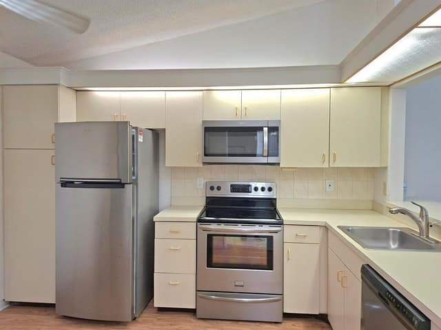 10032 Andrea Lane, Boynton Beach FL 33437 - Boynton Beach, FL - Photo 3