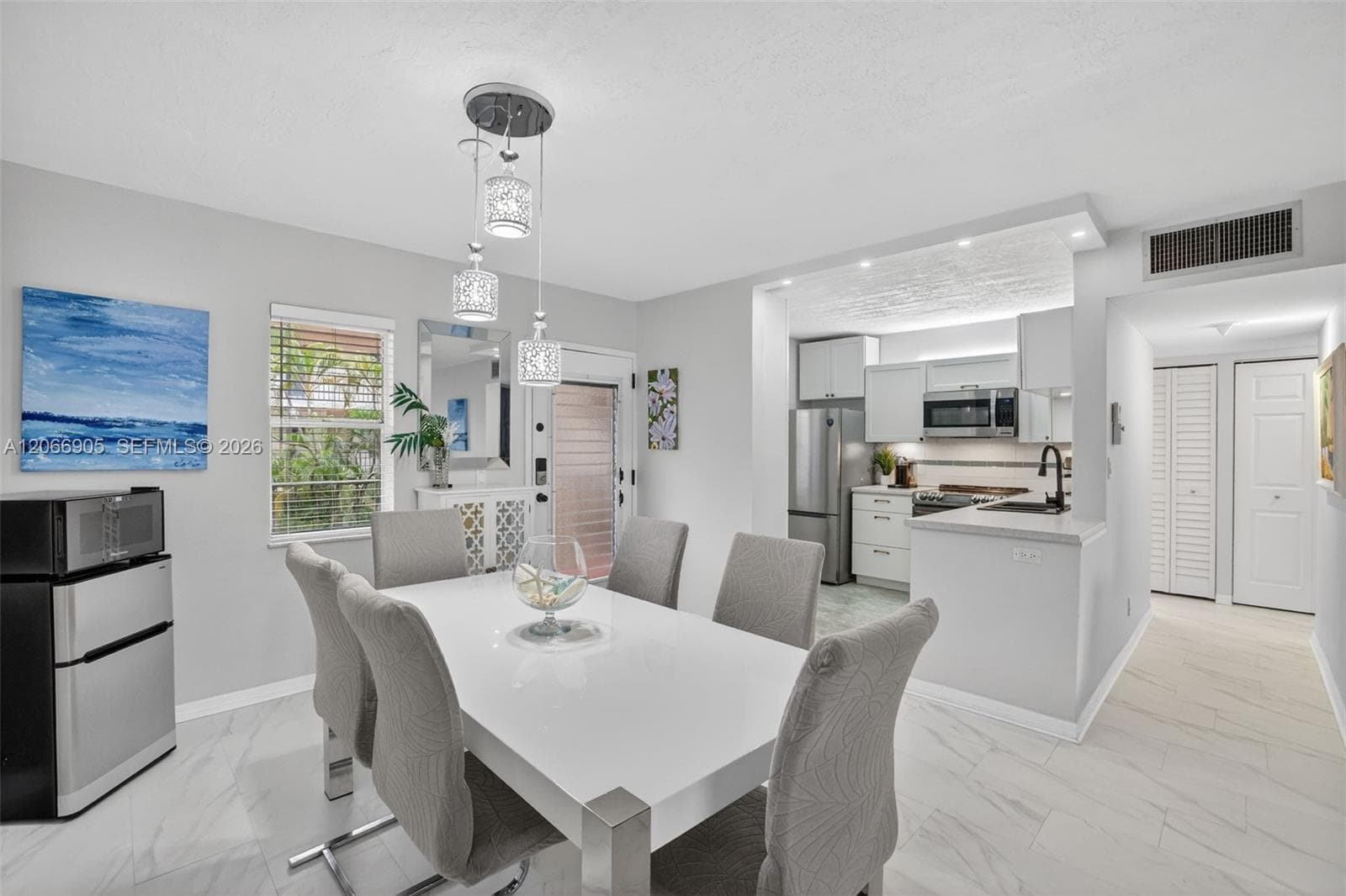2801 Somerset Dr # 205, Lauderdale Lakes FL 33311 - Lauderdale Lakes, FL - Photo 1