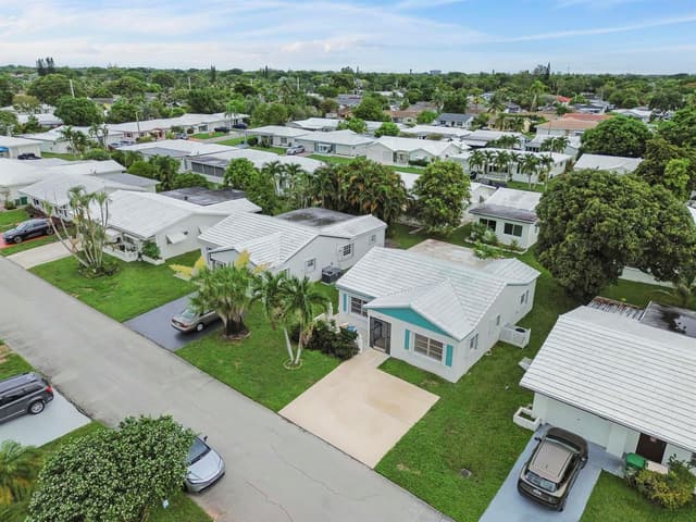 6805 NW 75TH Court, Tamarac FL 33321 - Tamarac, FL - Photo 2