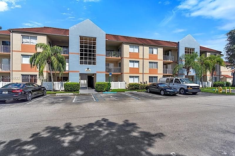 18830 NW 57th Ave # 304, Hialeah FL 33015 - Hialeah, FL - Photo 1