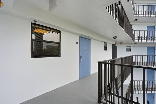 4640 Lucerne Lakes Boulevard W # 404, Lake Worth FL 33467 - Lake Worth, FL - Photo 2