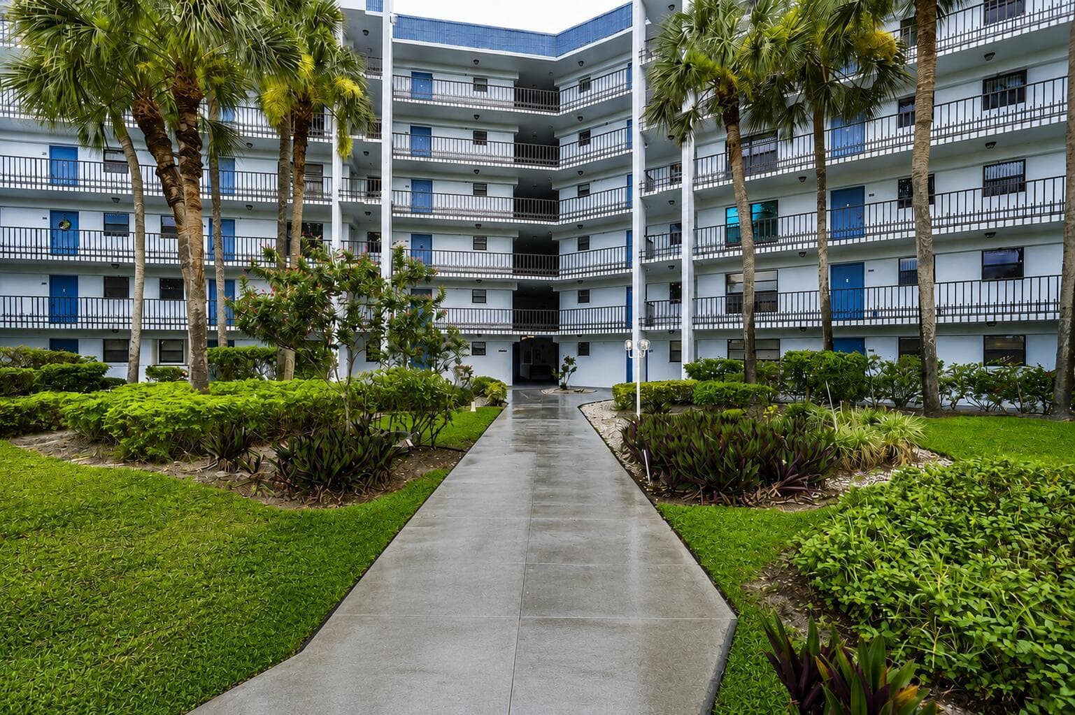 4640 Lucerne Lakes Boulevard W # 404, Lake Worth FL 33467 - Lake Worth, FL - Photo 1
