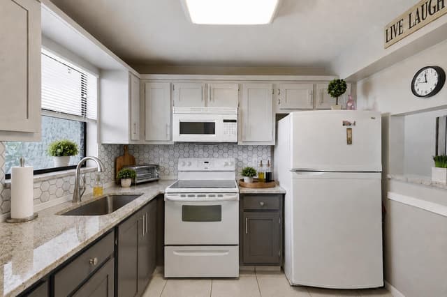 4640 Lucerne Lakes Boulevard W # 404, Lake Worth FL 33467 - Lake Worth, FL - Photo 4