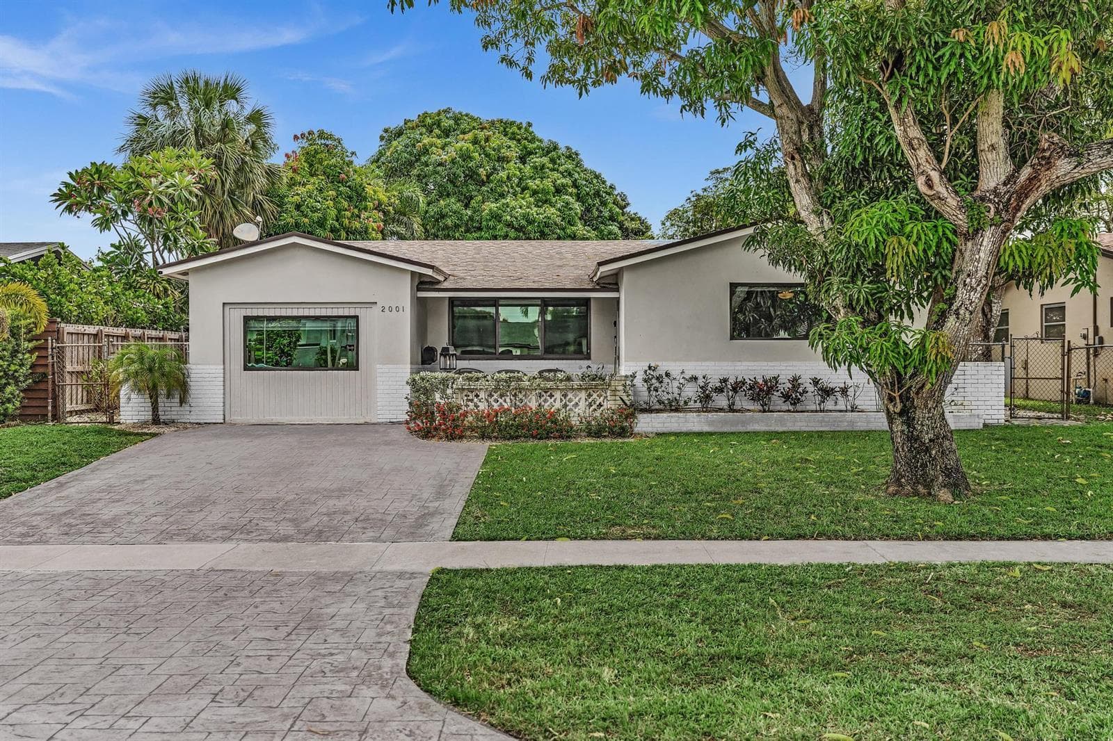 2001 N 52ND Avenue, Hollywood FL 33021 - Hollywood, FL - Photo 1