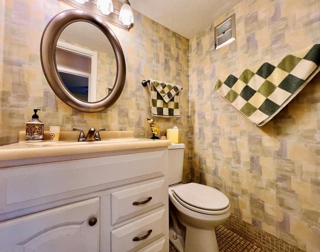 131 Andover F, West Palm Beach FL 33417 - West Palm Beach, FL - Photo 6