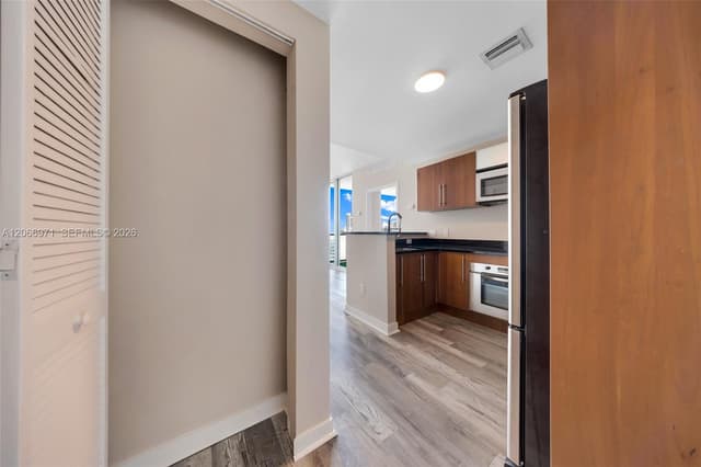 300 S Biscayne Blvd # 2911, Miami FL 33131 - Miami, FL - Photo 2