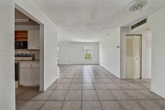 2491 SW 82nd Ave # 310, Davie FL 33324 - Davie, FL - Photo 5