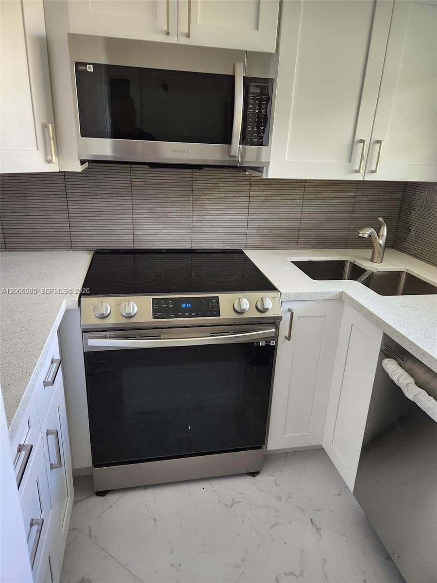 1333 E Hallandale Beach Blvd # 423, Hallandale Beach FL 33009 - Hallandale Beach, FL - Photo 1