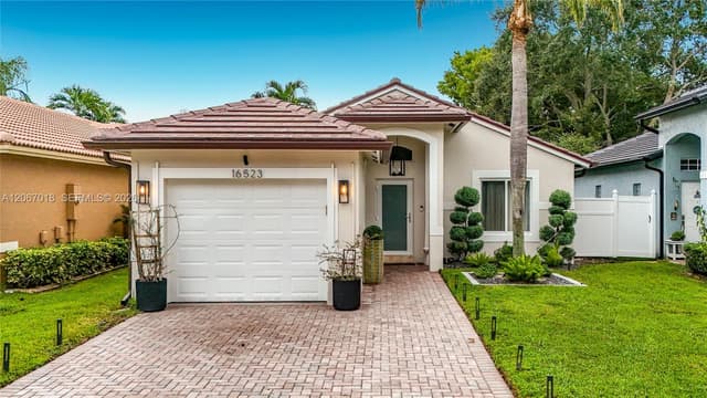 16523 Sapphire St, Weston FL 33331 - Weston, FL - Photo 2