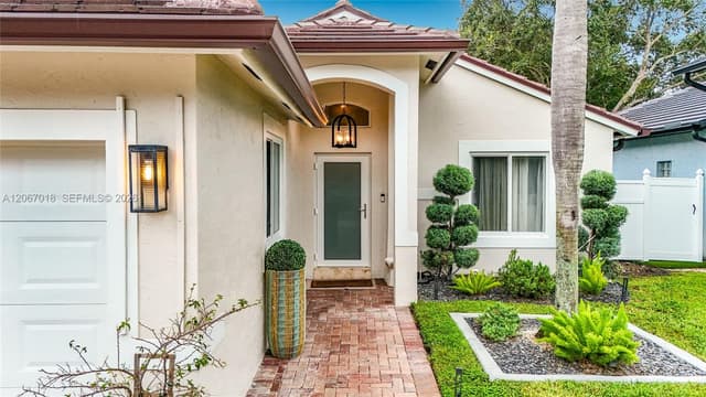 16523 Sapphire St, Weston FL 33331 - Weston, FL - Photo 3