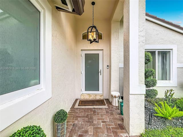 16523 Sapphire St, Weston FL 33331 - Weston, FL - Photo 4