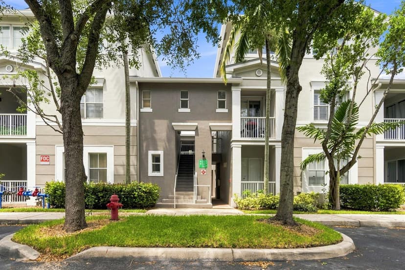 2007 SHOMA Drive # 2007, Royal Palm Beach FL 33414