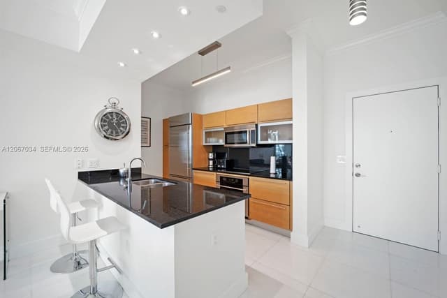 950 Brickell Bay Dr # 4600, Miami FL 33131 - Miami, FL - Photo 4