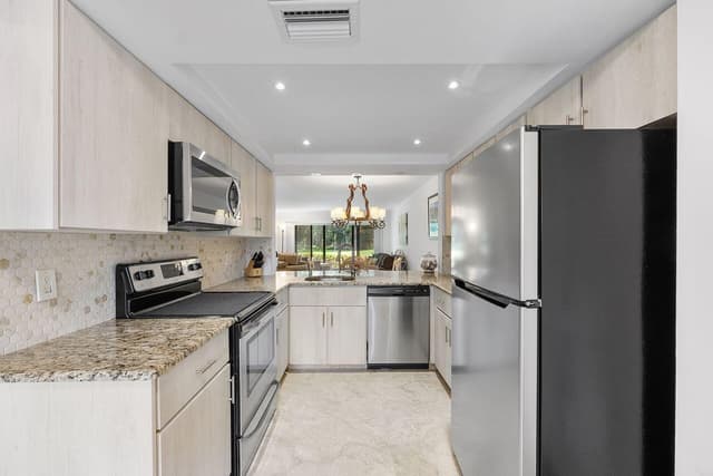 5055 Oak Hill Lane # 213, Delray Beach FL 33484 - Delray Beach, FL - Photo 7