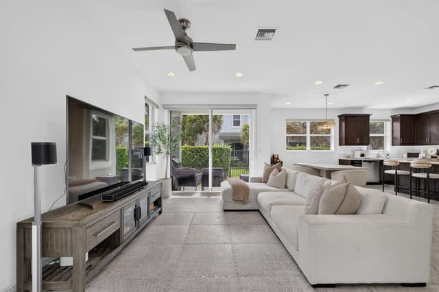6994 Pines Circle, Coconut Creek FL 33073 - Coconut Creek, FL - Photo 6