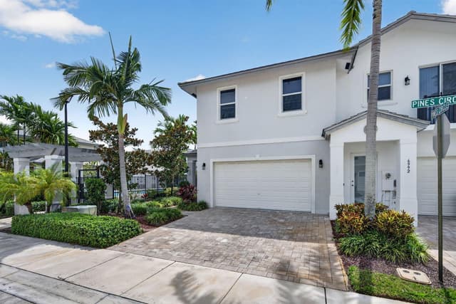6994 Pines Circle, Coconut Creek FL 33073 - Coconut Creek, FL - Photo 3
