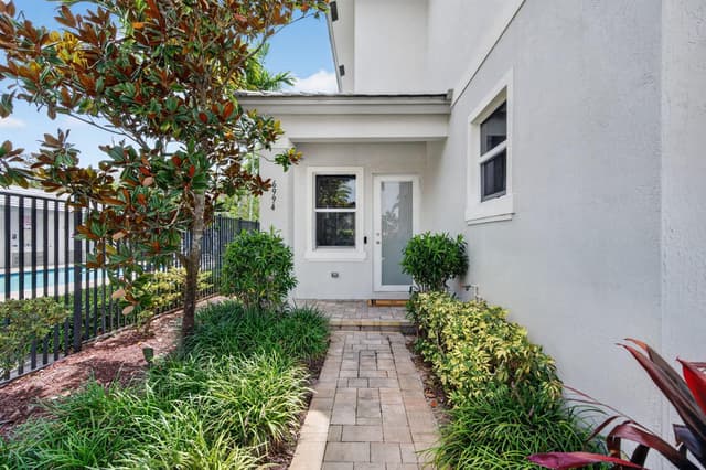 6994 Pines Circle, Coconut Creek FL 33073 - Coconut Creek, FL - Photo 5