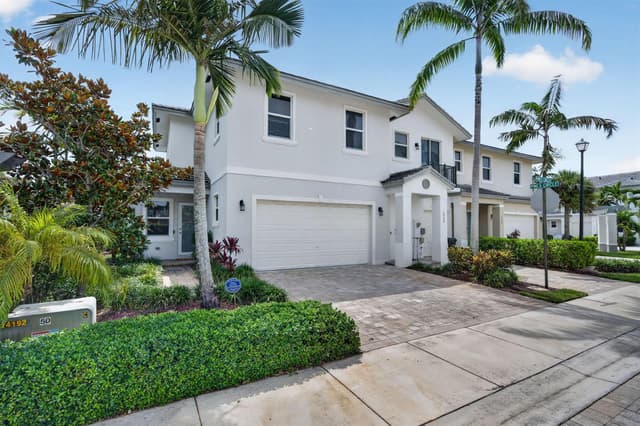6994 Pines Circle, Coconut Creek FL 33073 - Coconut Creek, FL - Photo 4