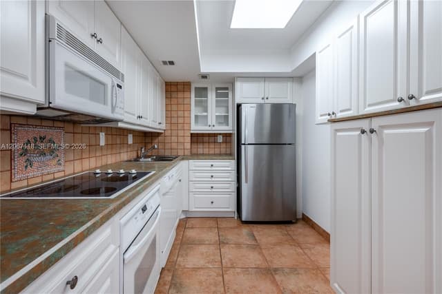 3180 S Ocean Dr # 310, Hallandale Beach FL 33009 - Hallandale Beach, FL - Photo 5