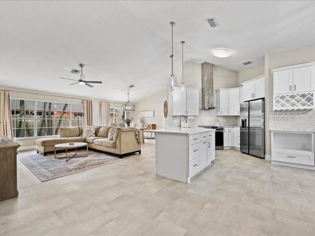 237 W MOCCASIN Trail W, Jupiter FL 33458 - Jupiter, FL - Photo 3