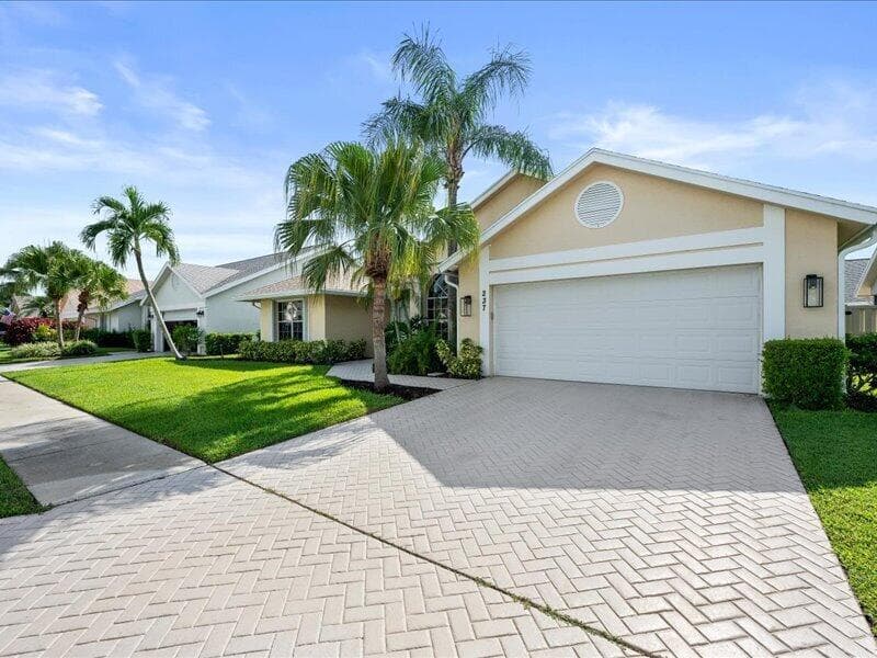 237 W MOCCASIN Trail W, Jupiter FL 33458 - Jupiter, FL - Photo 1
