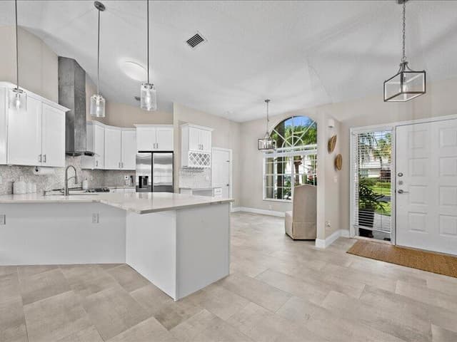 237 W MOCCASIN Trail W, Jupiter FL 33458 - Jupiter, FL - Photo 4