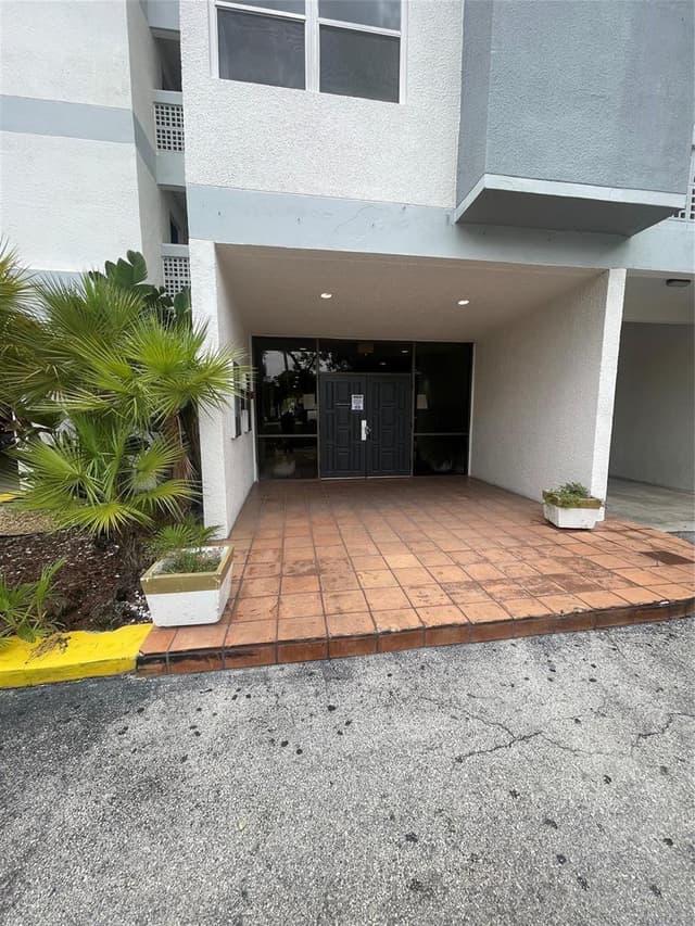 3301 SPANISH MOSS Terrace # 610, Lauderhill FL 33319 - Lauderhill, FL - Photo 3