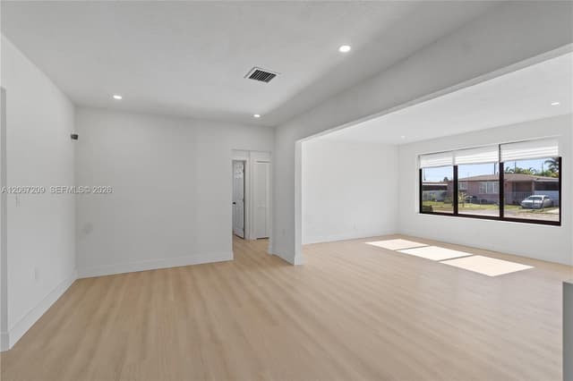 31 W 64th St, Hialeah FL 33012 - Hialeah, FL - Photo 7