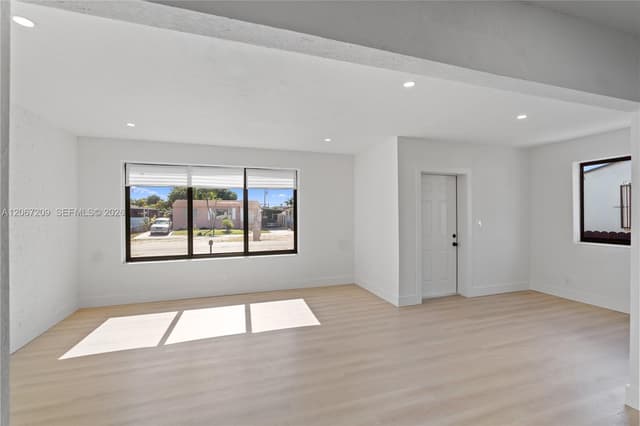31 W 64th St, Hialeah FL 33012 - Hialeah, FL - Photo 4