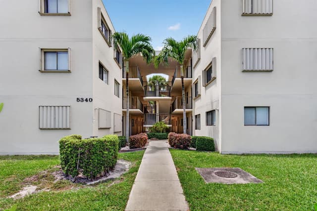 5340 Las Verdes Cr Las Verdes Circle # 109, Delray Beach FL 33484 - Delray Beach, FL - Photo 7