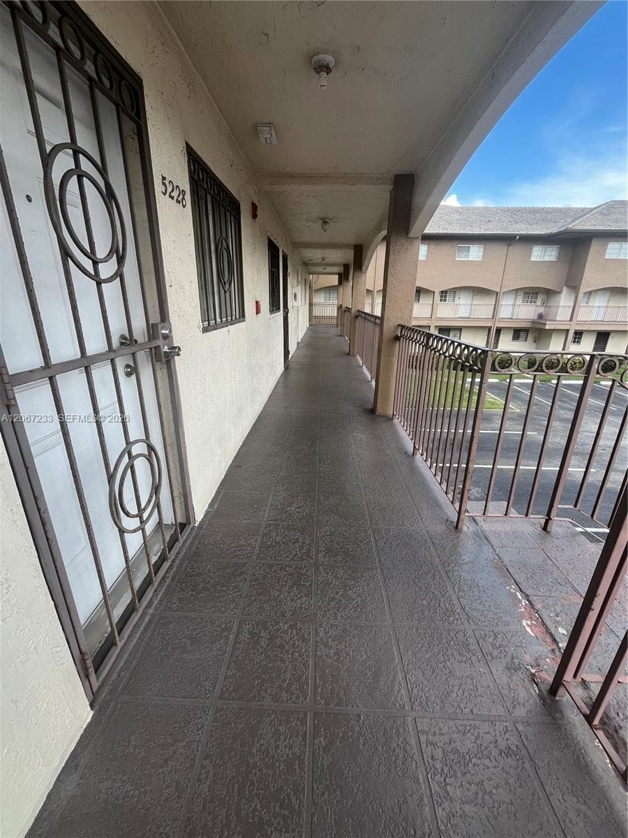 8851 NW 119 ST # 5222, Hialeah Gardens FL 33018 - Hialeah Gardens, FL - Photo 1