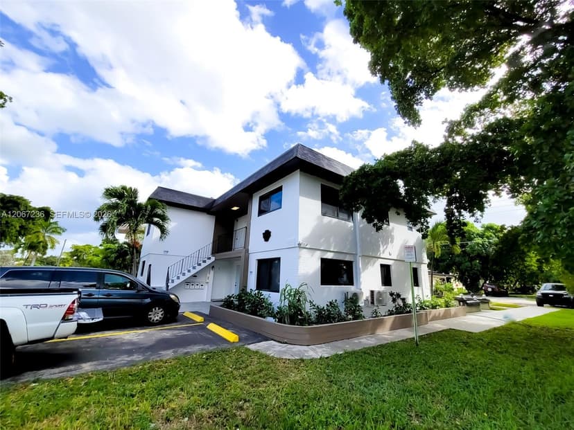 1858 Dewey St, Hollywood FL 33020