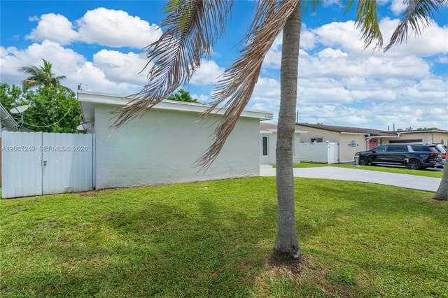 11911 NW 32nd Mnr, Sunrise FL 33323 - Sunrise, FL - Photo 3