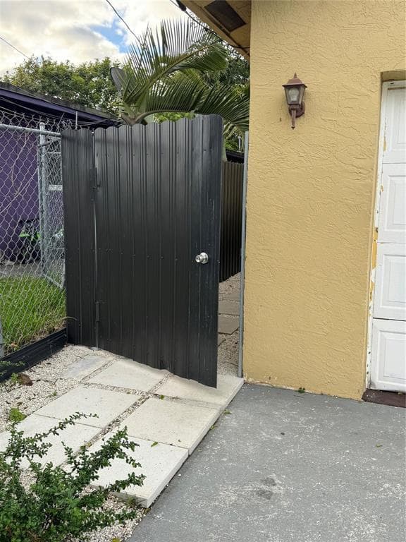 1136 NW 5TH Court, Fort Lauderdale FL 33311 - Fort Lauderdale, FL - Photo 3