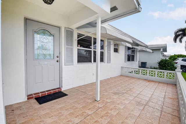 2091 SW 13th Terrace SW, Boynton Beach FL 33426 - Boynton Beach, FL - Photo 2