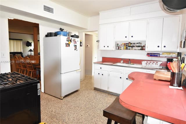 7050 SW 82nd Ct, Miami FL 33143 - Miami, FL - Photo 4