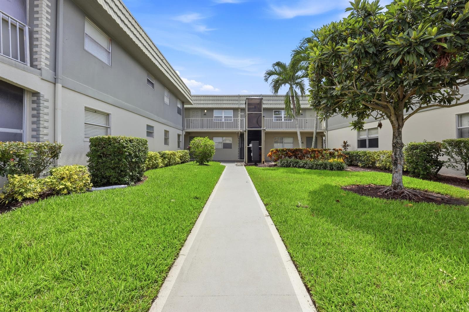 91 FLANDERS B, Delray Beach FL 33484 - Delray Beach, FL - Photo 1