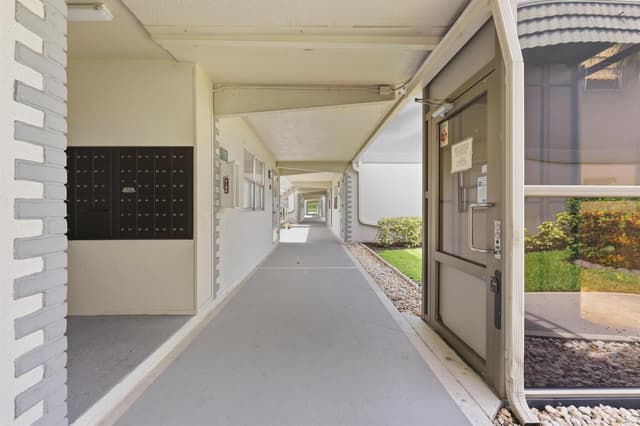 91 FLANDERS B, Delray Beach FL 33484 - Delray Beach, FL - Photo 5