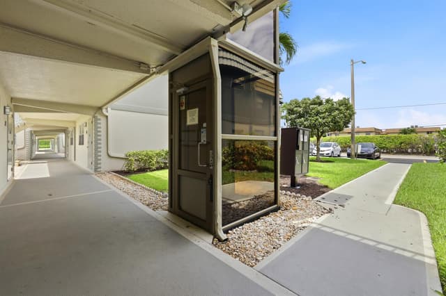 91 FLANDERS B, Delray Beach FL 33484 - Delray Beach, FL - Photo 4