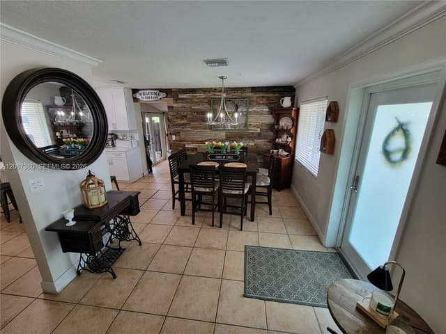 1316 W 61st Pl, Hialeah FL 33012 - Hialeah, FL - Photo 2