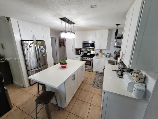 1316 W 61st Pl, Hialeah FL 33012 - Hialeah, FL - Photo 7