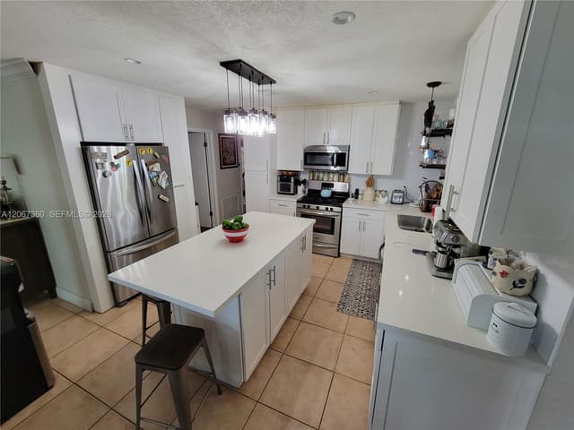 1316 W 61st Pl, Hialeah FL 33012 - Hialeah, FL - Photo 3