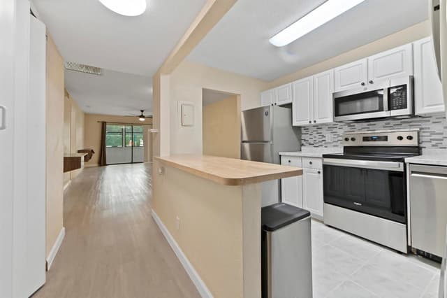 126 Sparrow Drive # 22A, Royal Palm Beach FL 33411 - Royal Palm Beach, FL - Photo 4
